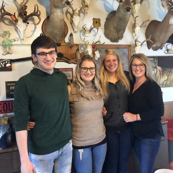 Meet your Posher, Amy - Picture 1 of 1